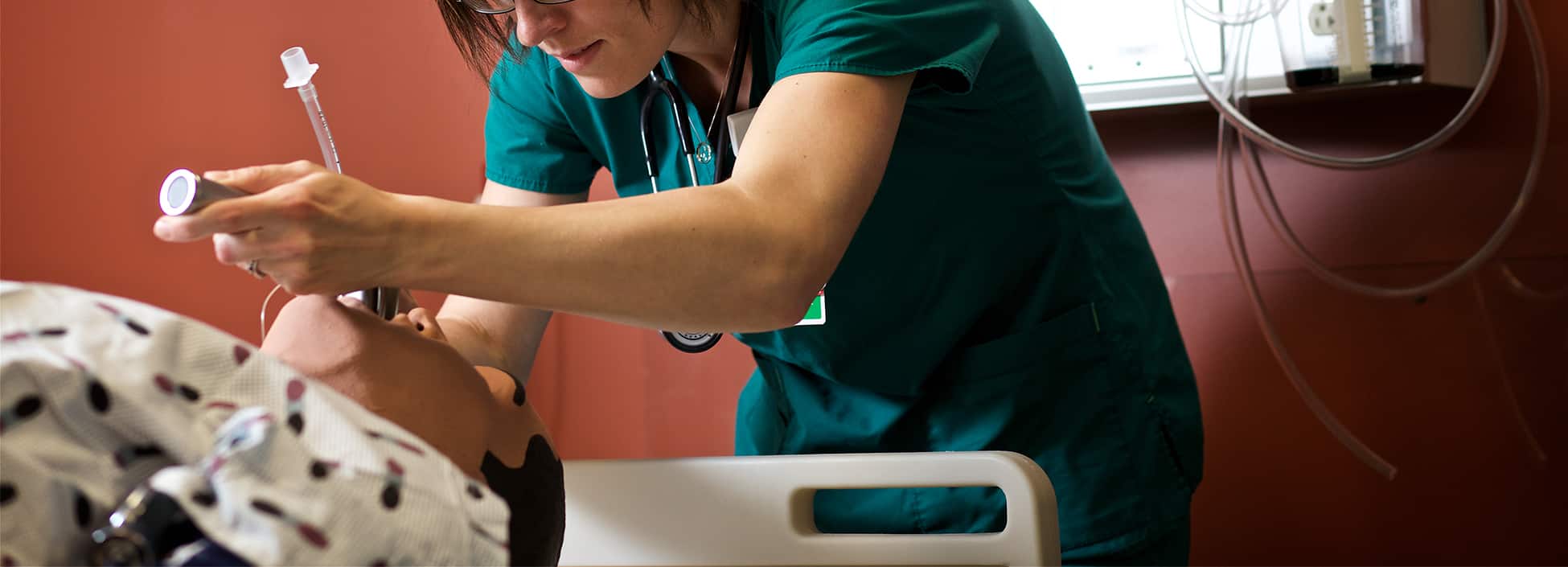 a student intubates a patient, respiratory therapy, Williston campus