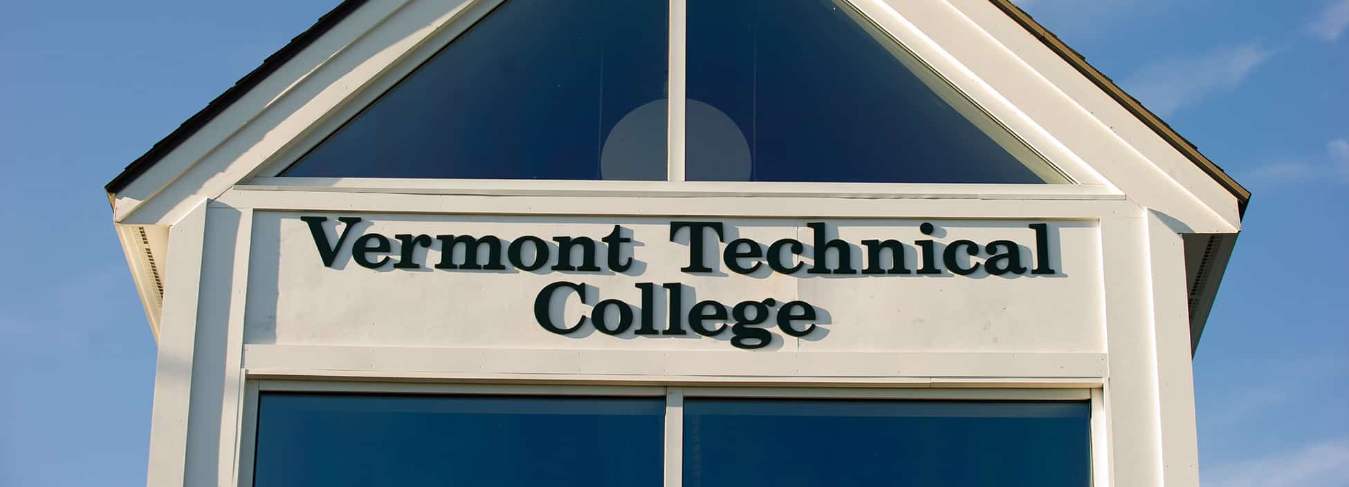 Administration building, Randolph Center campus, Vermont Technical College sign